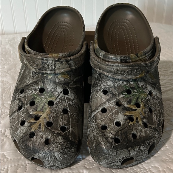 CROCS Other - Men’s CROCS “real tree” camo size: 12
